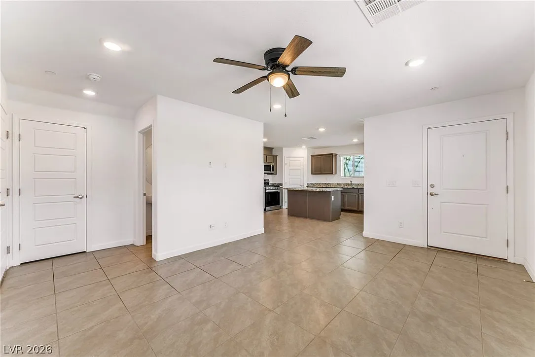 3 bed, 2.5 bath, 1473 sqft, $1,800 — Photo 4
