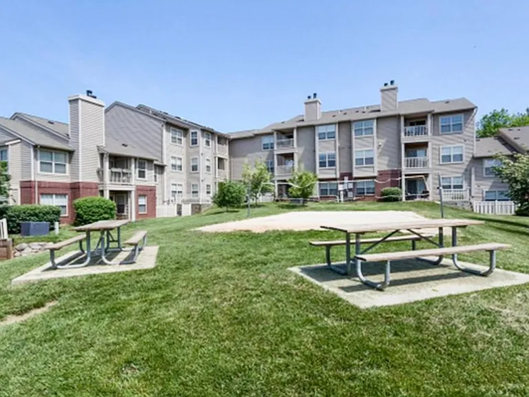 11704 Olde English Dr #H — Photo 30