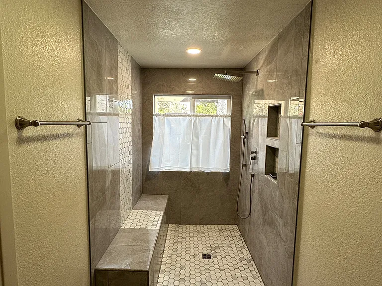732 Lake Terrace Cir — Photo 20