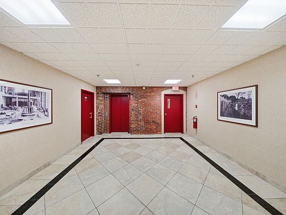 5th image of 471 Silver Street #204