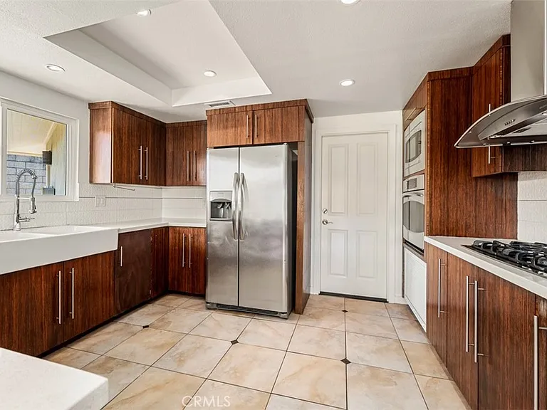 23932 Flores Ave — Photo 8