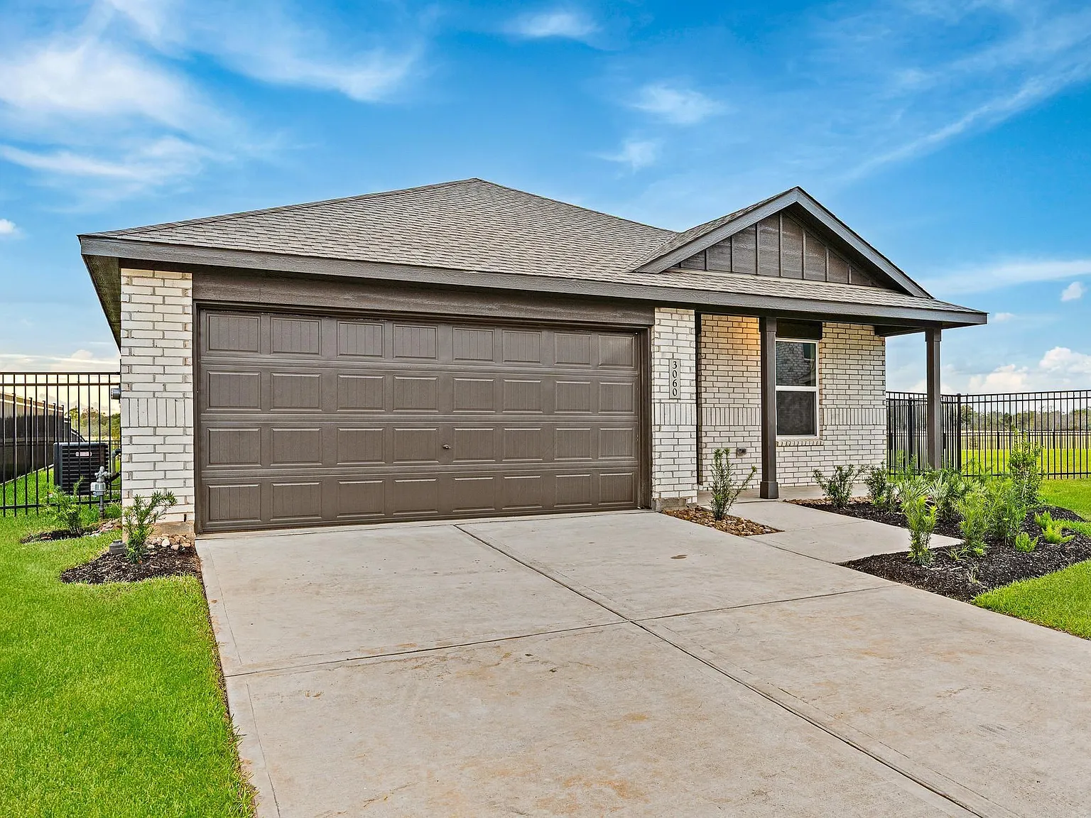 4 bed, 2.0 bath, 1707 sqft, $2,100 — Photo 1