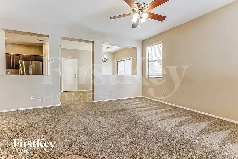 3 bed, 2.5 bath, 1564 sqft, $2,355 — Photo 2