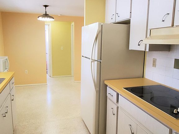 4th image of 310 E Green St