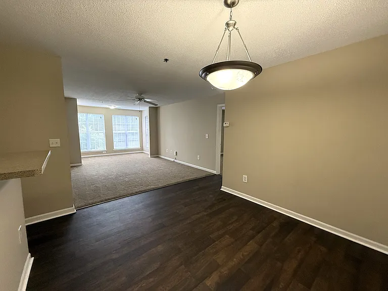 Bellewood Park Apartments — Photo 21