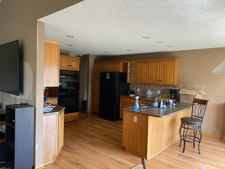 675 Clarence Ave — Photo 9