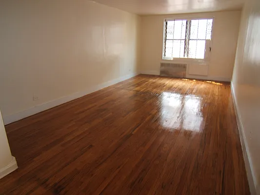 Rented by Joel Weisz, LREB | media 23