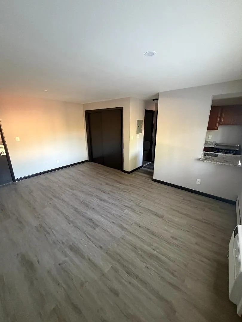 1352 Clarence Ave - 25 — Photo 3
