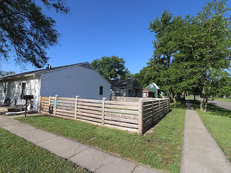 715 W 14th St — Photo 3