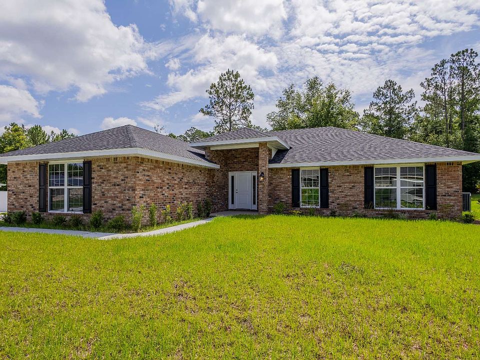 1st image of 577 NW Oakmont Way