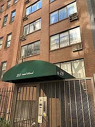 20 East 22nd Street in Flatiron
