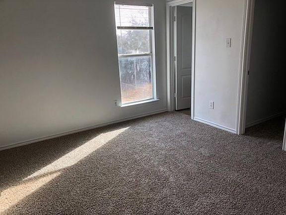 5th image of 909 N Brents Ave