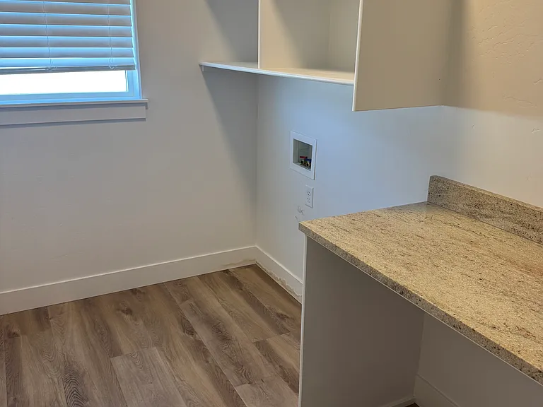 1405 Meadow Ln — Photo 7