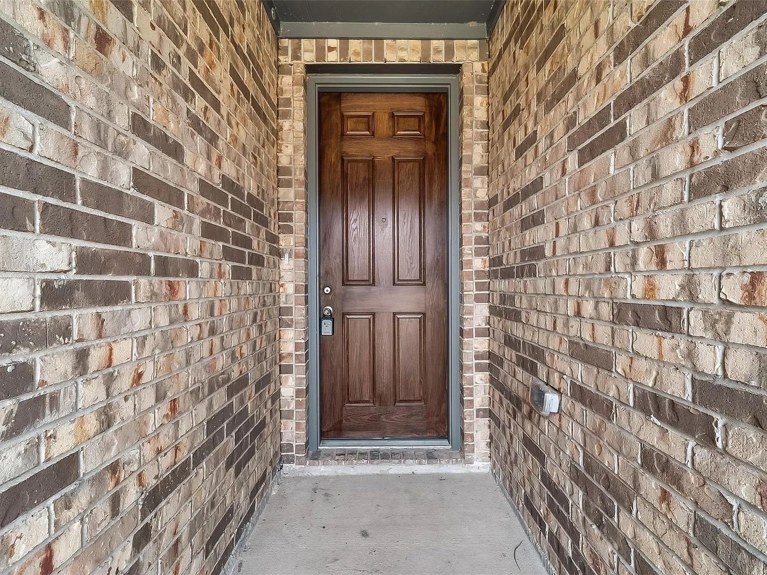 4 bed, 2.0 bath, 2210 sqft, $2,200 — Photo 4