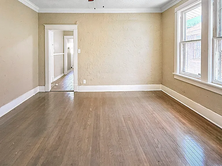 1826 Waverly Ave — Photo 4