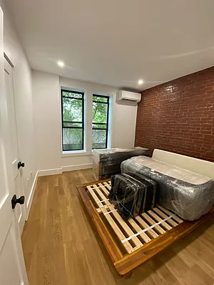 Rented by Safdie Realty Group | media 20