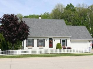 633 River Bluff Dr, Manitowoc, WI 54220