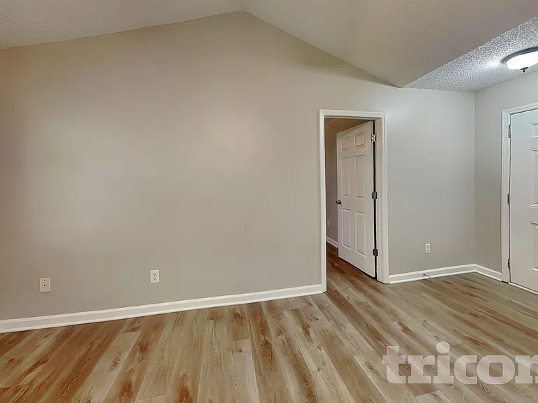 153 Cambridge Elm Dr — Photo 2