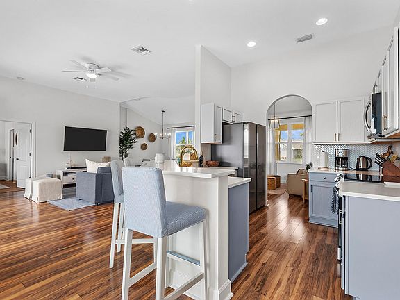3rd image of 4213 SW 25th Pl