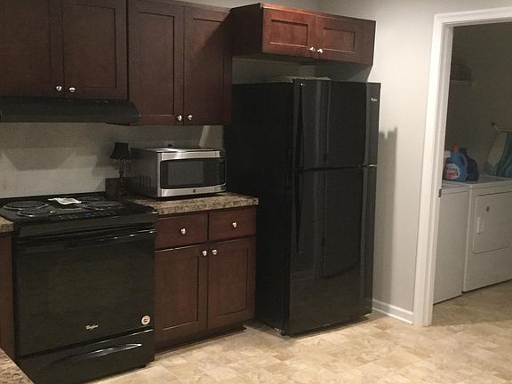 Appliances included, fridge with icemaker