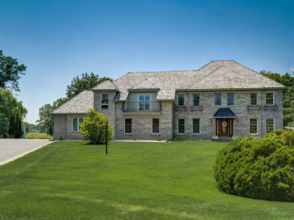 14900 King Ct, Libertyville, IL 60048