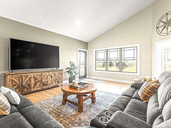 5th image of 14483 Montague Rd