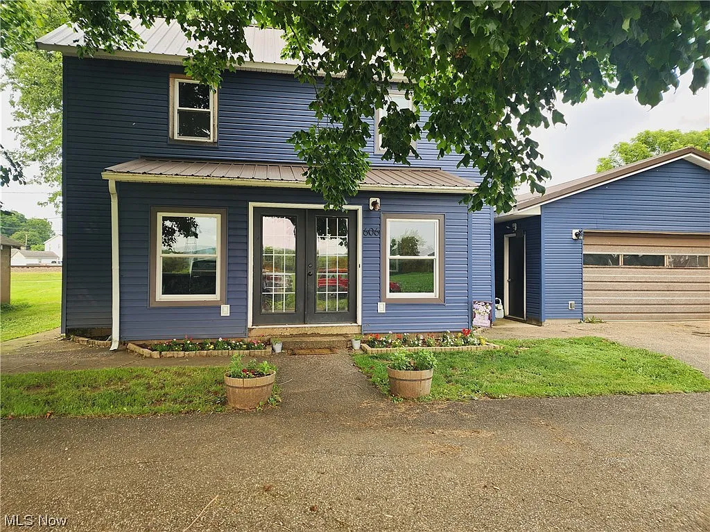 606 Adams St photo 1