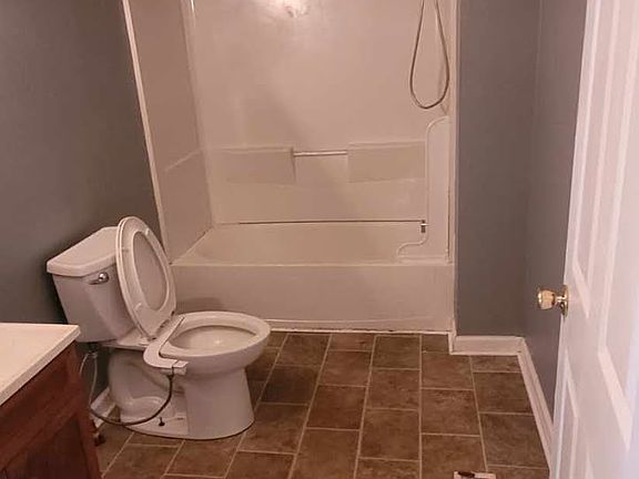 5th image of 107 Orange St