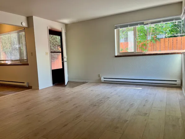 6525 24th Ave NW APT 3, Seattle, WA 98117
