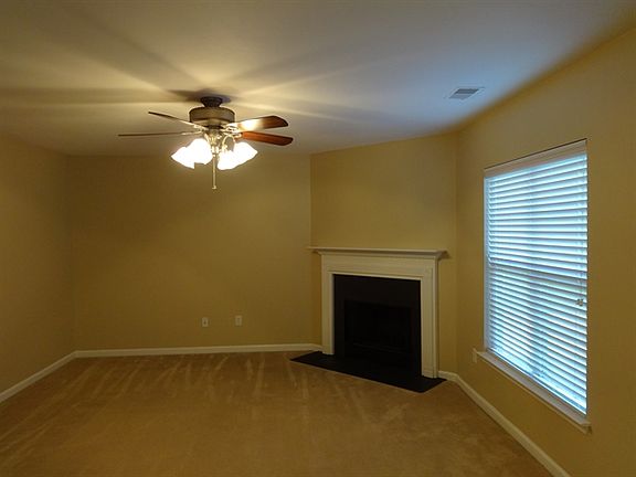 4th image of 16 Glenwood Ct