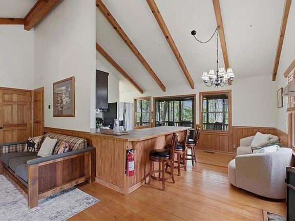 4th image of 986 Mountain Oak Rd