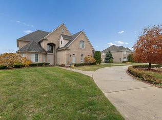 74 Sand Bar Ln, Detroit, MI 48214