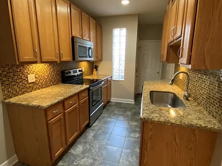 5375 Pershing Ave #1E — Photo 8