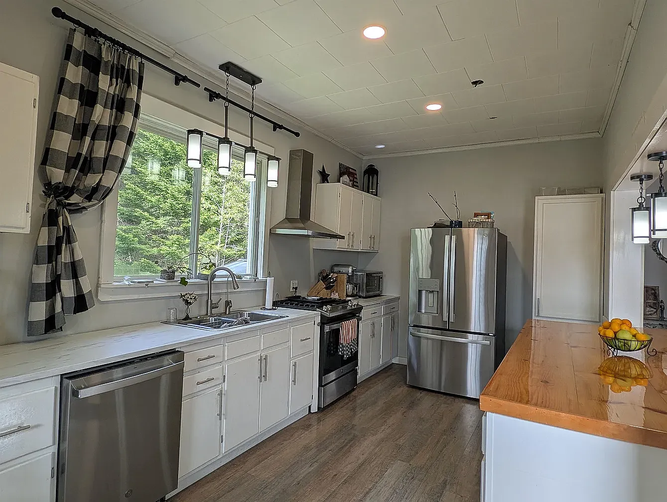 3 bed, 1600 sqft, $1,500 — Photo 3