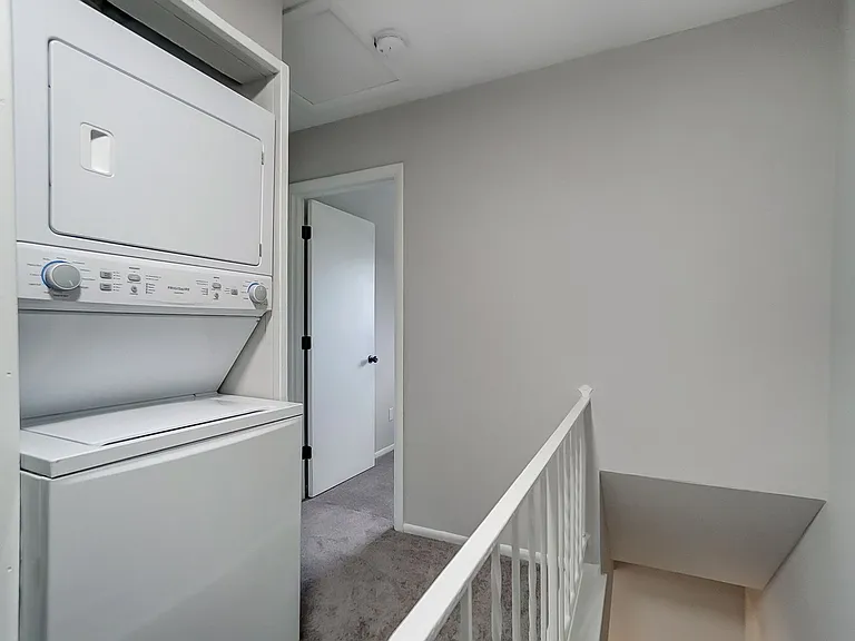 Fairview Court Apartments — Photo 13