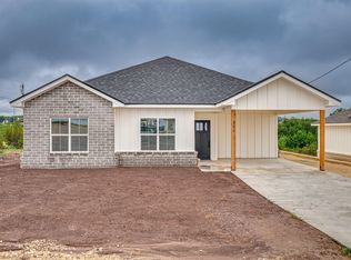 301 N 1st St, Mertzon, TX 76941