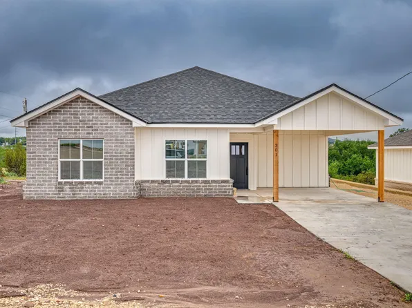 301 N 1st St, Mertzon, TX 76941