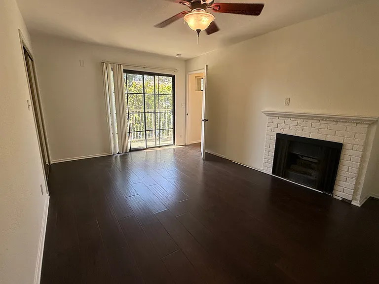 10481 Riverside Dr #10481 — Photo 17