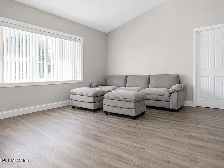 10 Falls Pl — Photo 12