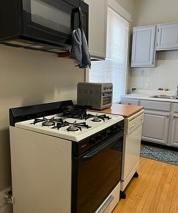 3rd image of 3808 N Seeley Ave #2N