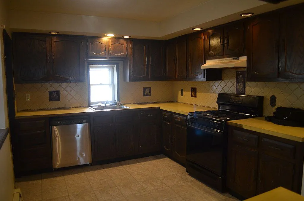 4 bed, 1.0 bath, $2,650 — Photo 4
