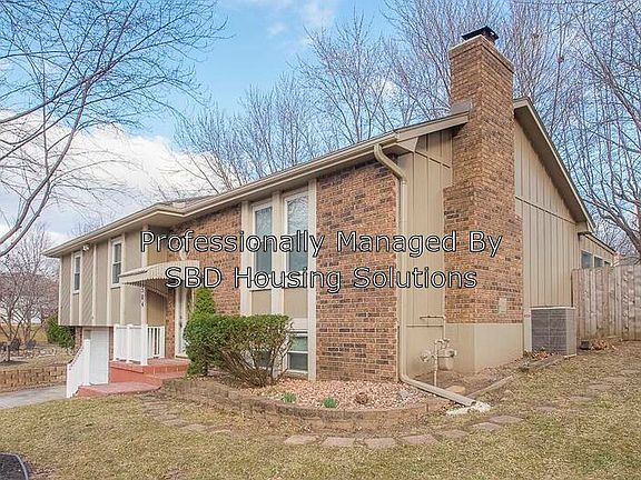 3rd image of 504 NW Brad Cir