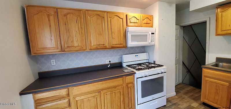 5th image of 437 1st Avenue