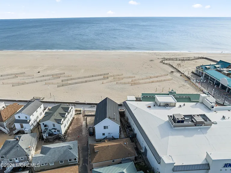 255 Boardwalk — Photo 30