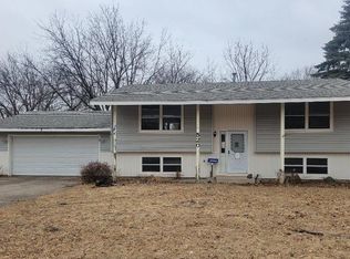 520 8th Ave NW, Waseca, MN 56093