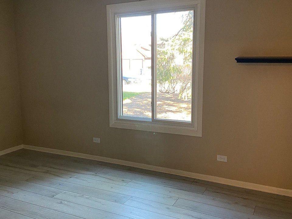1st image of 1706 Lakecliffe Dr APT A