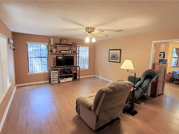4th image of 713 Vogel St