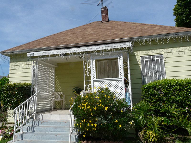 2nd image of 1421 S Kenmore Ave