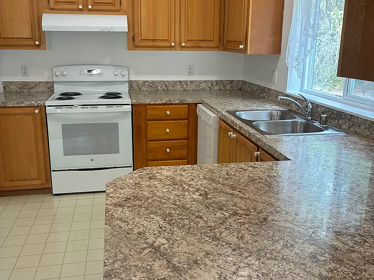 131 Sherwood Rd — Photo 10