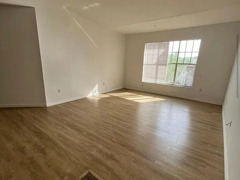 5548 Metrowest Blvd #6 — Photo 7